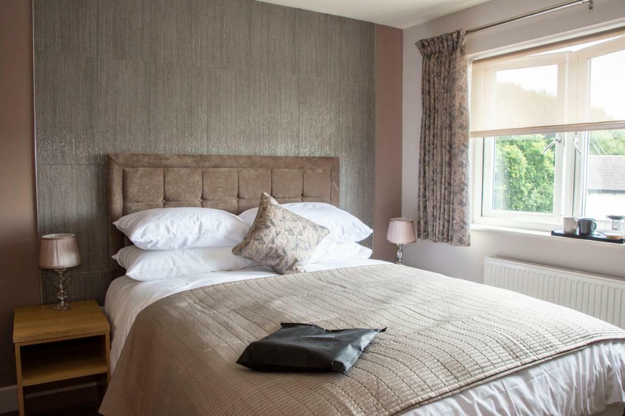 Rose And Crown Hotel Lytchett Matravers Luaran gambar