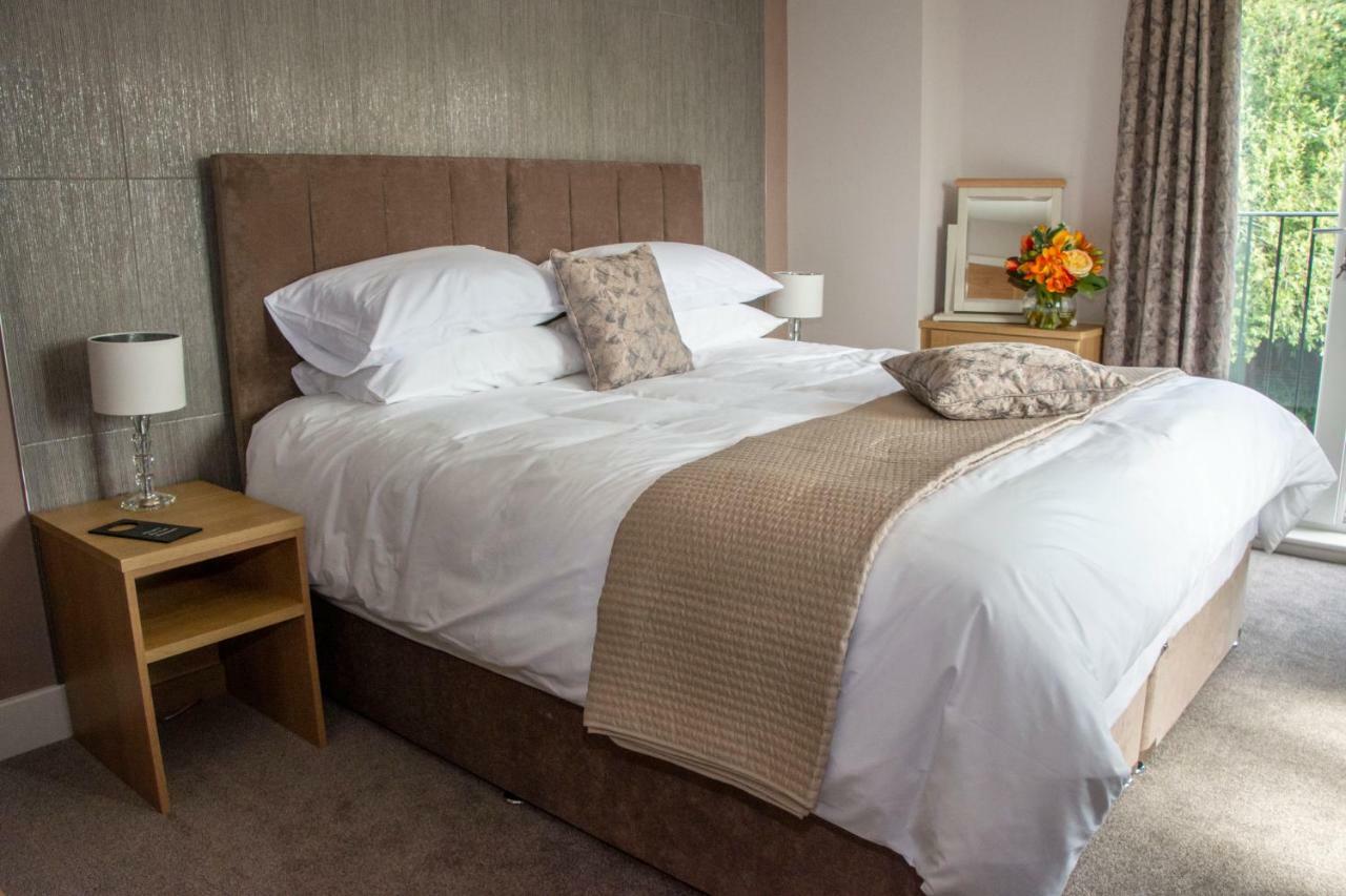 Rose And Crown Hotel Lytchett Matravers Luaran gambar